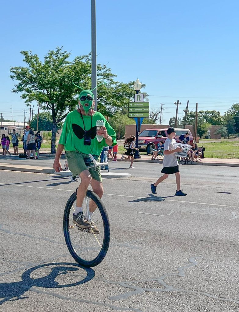 Participants ranged from the solo unicyclist ...