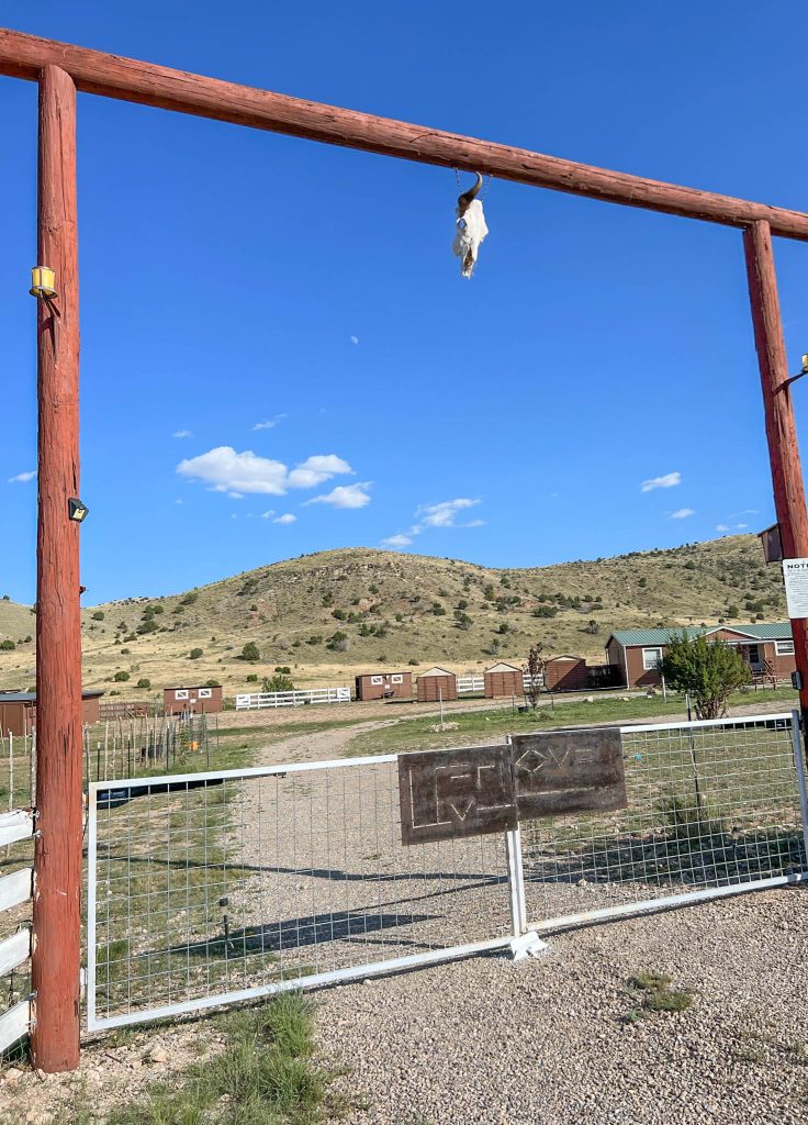 Entrance to Roughinit Ranch AirBnb