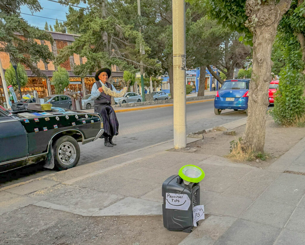 A friendly street performer in El Calafate