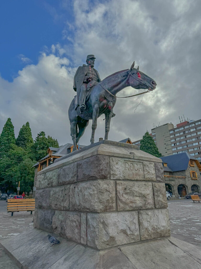 Graffiti on a statue of Julio Argentino Roca 