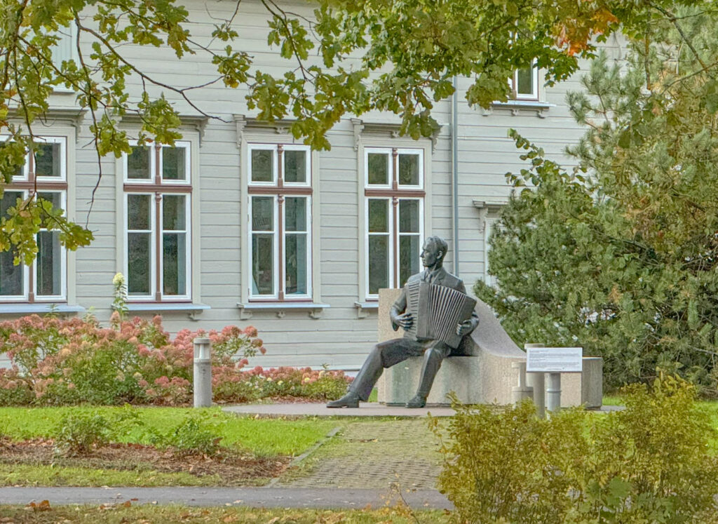 It was a peaceful, quiet scene as we walked back to our car. The only person on the street was a statue.