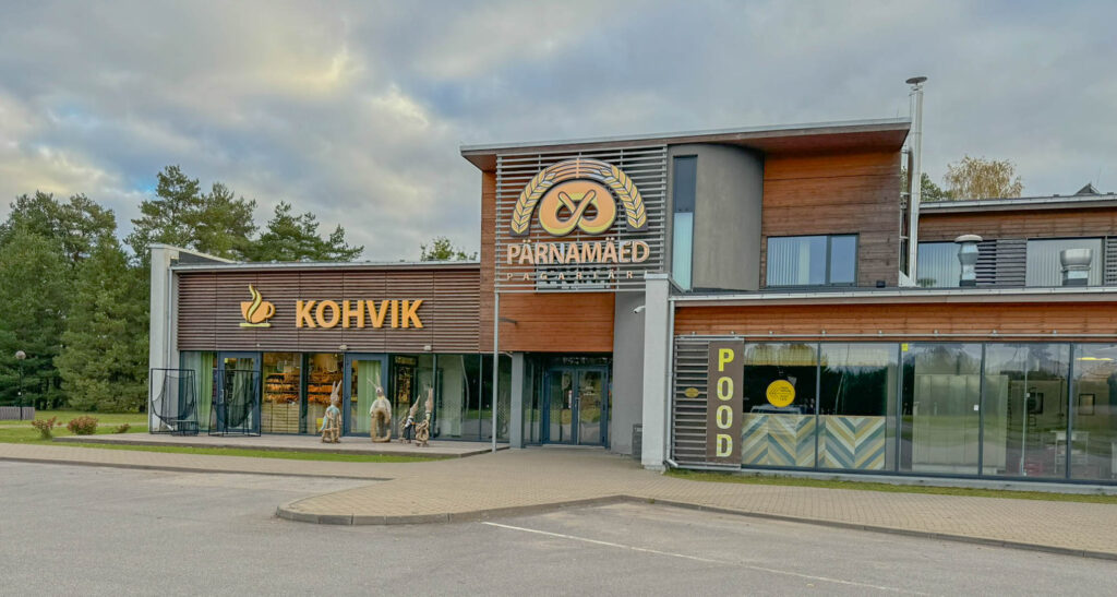 On our way out of Pärnu, we stopped off at a good bakery called the Pärnamäed bakery and cafe. It was well worth the stop. Yes, we were the only ones there, but they did have some interesting characters loitering out front.