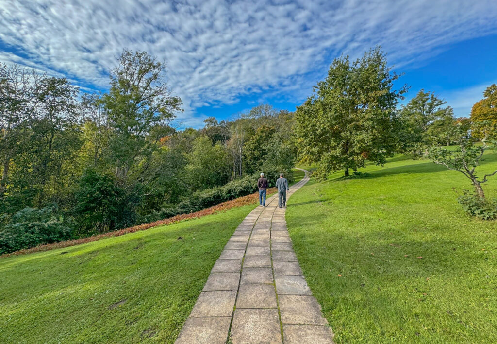 The Turaida Museum Reserve is a large open-air museum complex that includes Turaida Castle, historic buildings, beautiful landscapes, and about 25 interesting sculptures. 