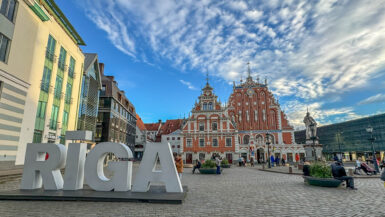 Welcome to Riga, Latvia! This photo features the House of the Black Heads, located in Riga’s Old Town. Built in 1334, it started as a meeting place for public organizations and banquets. Today, it’s a symbol of Riga’s history and a must-visit for anyone in Latvia’s capital.