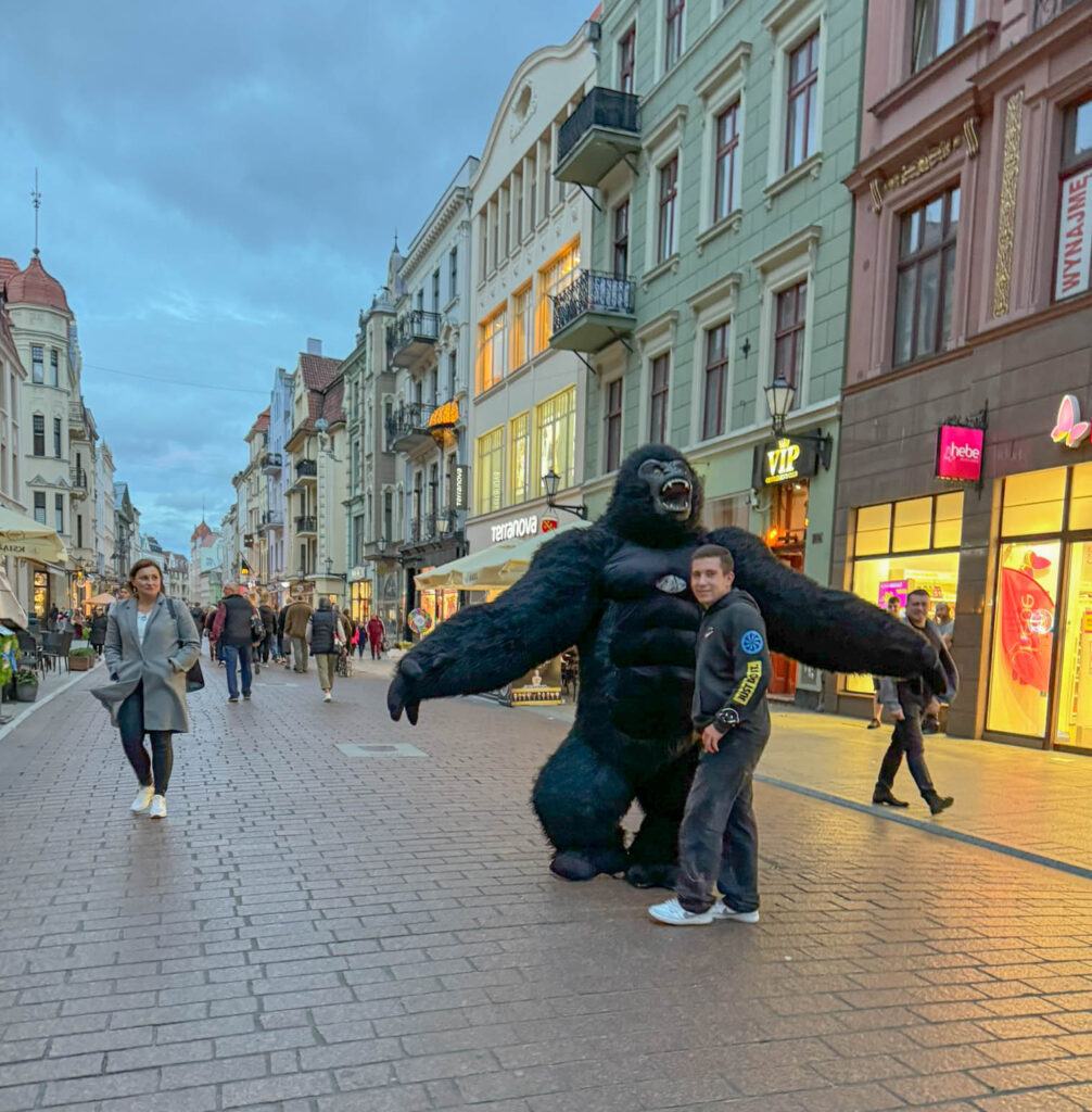 An unexpected encounter on the streets of Old Turn Toruń.