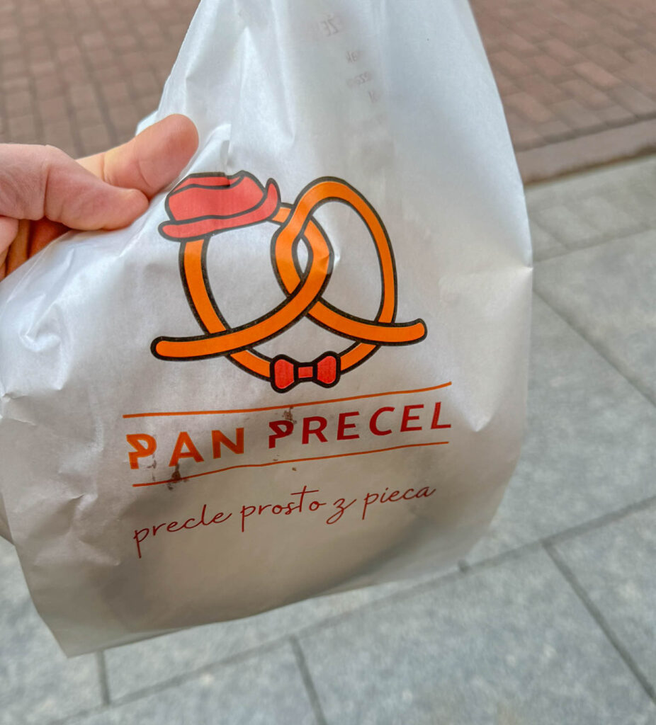 Pan Precel is a popular spot in Toruń, thanks to its impressive selection of pretzels. Whether you’re into the classic kind or prefer them stuffed, they’ve got you covered with both savory and sweet options. For my introduction to the city’s famous gingerbread, I went with a piernicki (gingerbread) pretzel.