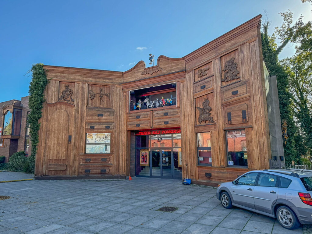 Teatr Baj Pomorski is a renowned puppet theater in Toruń, Poland, famous for its whimsical facade designed to resemble a giant wooden wardrobe. It offers a diverse repertoire of performances for children and adults, blending traditional puppetry with modern theatrical techniques.