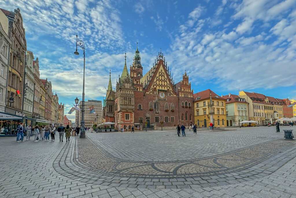 Wrocław Town Hall (Ratusz we Wrocławiu) is an impressive Gothic-Renaissance building situated in the heart of Wrocław’s Market Square (Rynek). This historic landmark stands out with its detailed brickwork, ornate façade, unique astronomical clock, and sharply sloped roof. It’s one of the city’s most recognizable and admired sights. In case you're wondering, an astronomical clock he astronomical clock is a historic timepiece that not only tells the time but also tracks astronomical details like the phases of the moon, zodiac signs, and planetary movements.