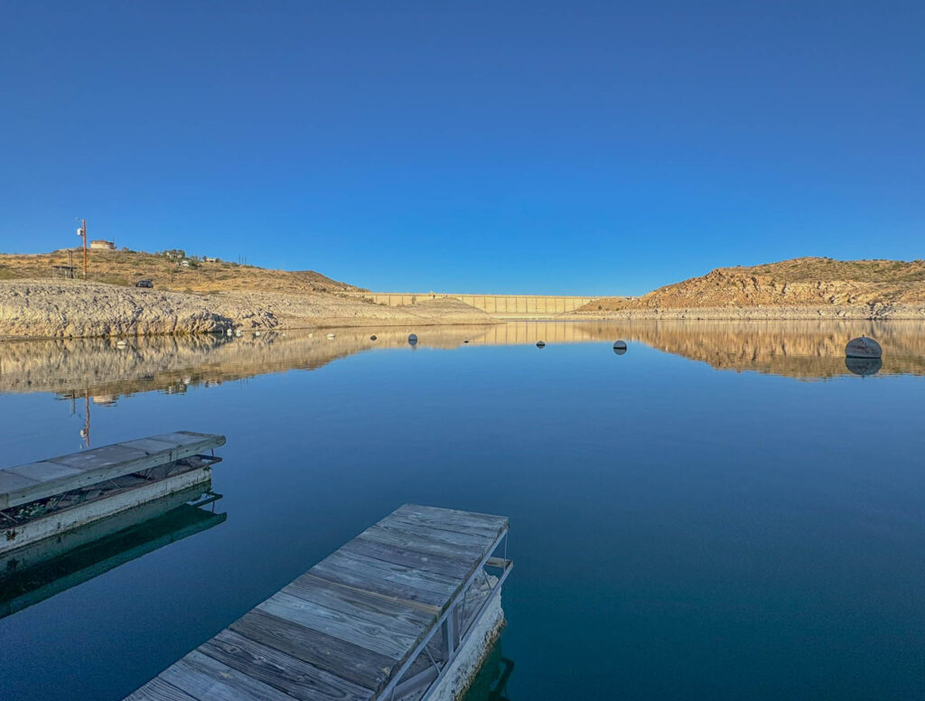 In case you were wondering⦠yep, thatās the dam. Dam Site Marina earns its name fair and square.