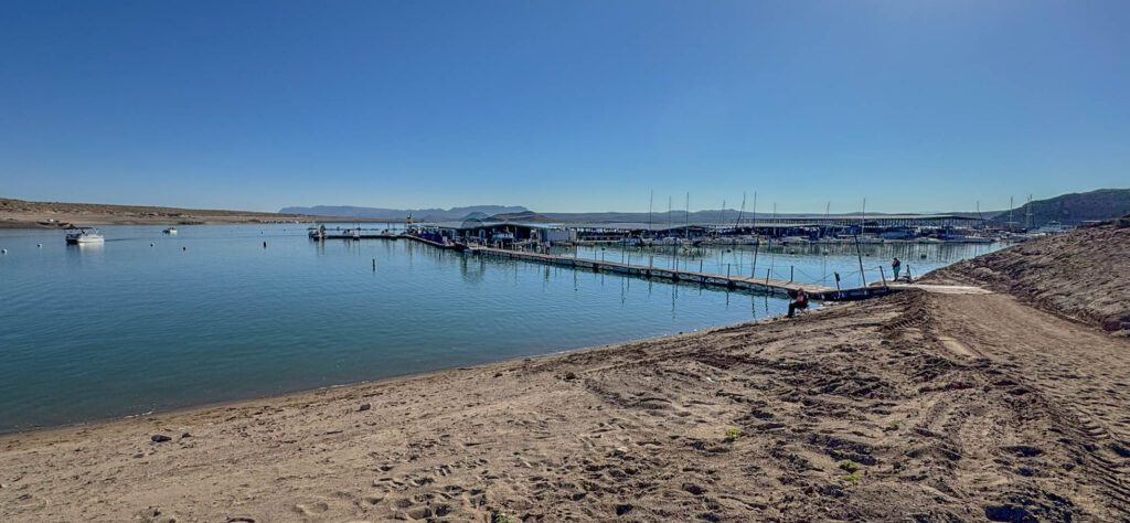 The sandy walkway down to Marina del Surājust a short stroll between you and a day on the water.
