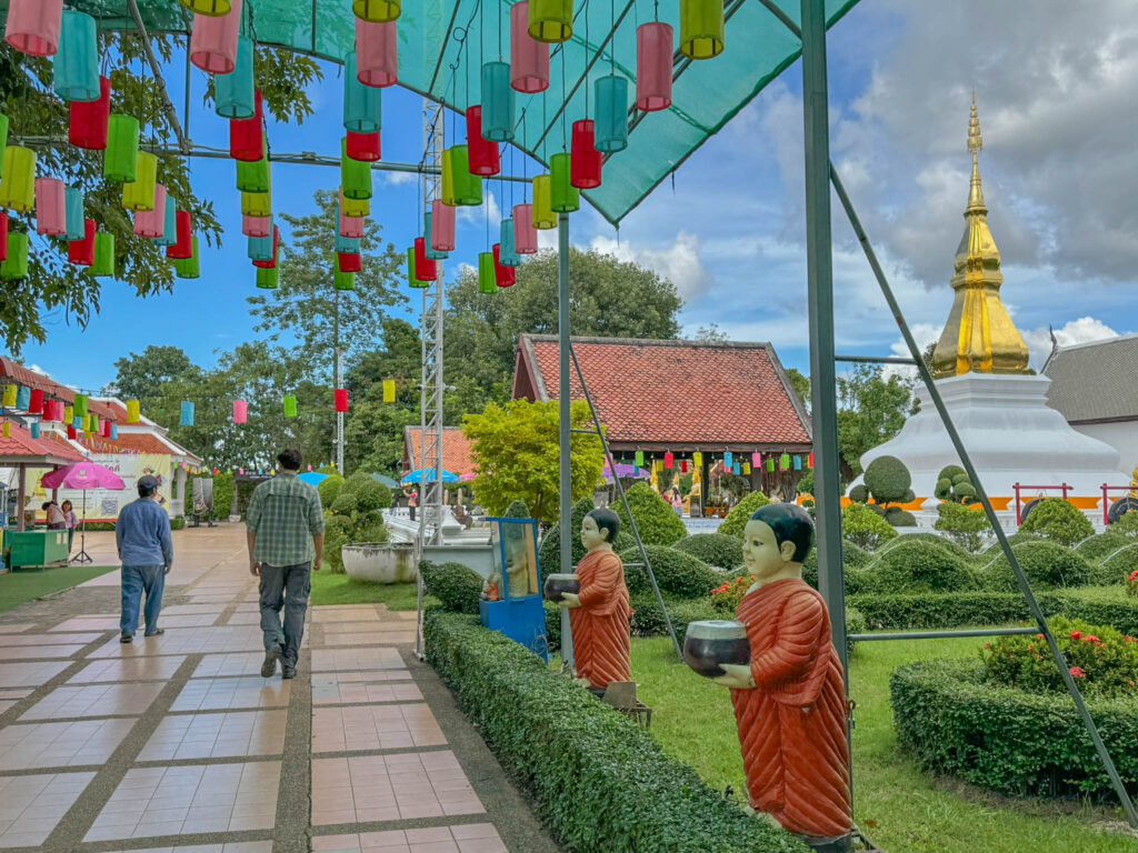 Our first walk in toward the main temple at Phra That Kham Kaen.