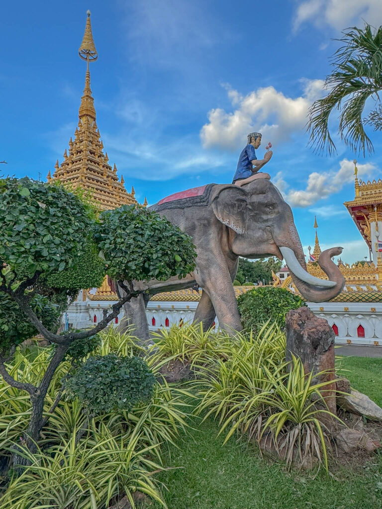 Just to round things out, there's also an elephant and rider.